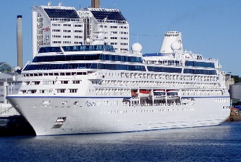 Oceania Cruises Cruise Ship 26 August 2007